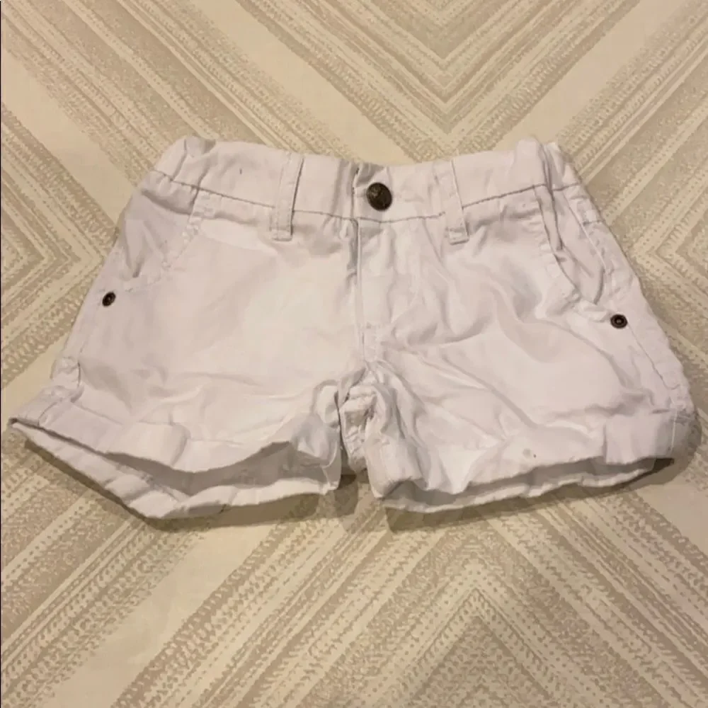 Ruum Little Girls White Adjustable Waist Shorts